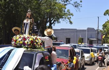 la-imagen-de-la-virgen-maria-recorrio-las-principales-calles-de-carapegua--212741000000-1654521.jpg