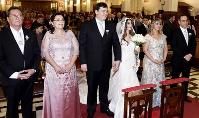 Fueron padrinos Julio Rey y Mónica Gigglberger  Hörold; Jessy Sterwart de Fronciani y Guillermo María Fronciani Cassanello.