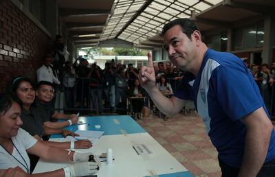El presidente saliente,  Jimmy Morales vota en la capital del país. La Constitución guatemalteca no permite la reelección.