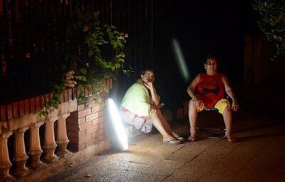 Cada año, la falta de electricidad, debido a explosiones de transformadores o fallas en los tendidos eléctricos, genera grandes molestías en numerosas familias.