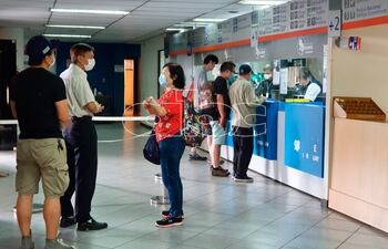 Un ciudadano oriental que quería viajar desde el aeropuerto Guaraní hasta Asunción generó pánico a causa del temor generalizado por el coronavirus.