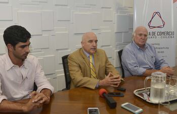 rodrigo-maluff-i-gustavo-olmedo-y-jose-luis-saavedra-gerente-presidente-y-director-de-la-camara-de-comercio-paraguayo-chilena-viajaran-a-chile-j-214727000000-1528325.jpg