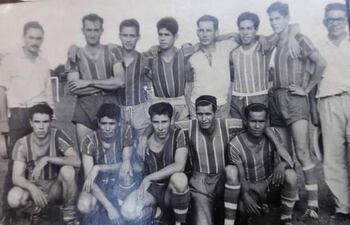plantel-del-club-capitan-aguilera-en-1957-y-que-se-consagro-campeon-de-la-liga-cordillerana-de-deportes-la-entidad-deportiva-festeja-su-centenario-d-211808000000-1677621.jpg