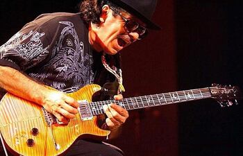 carlos-santana-55242000000-629890.jpg