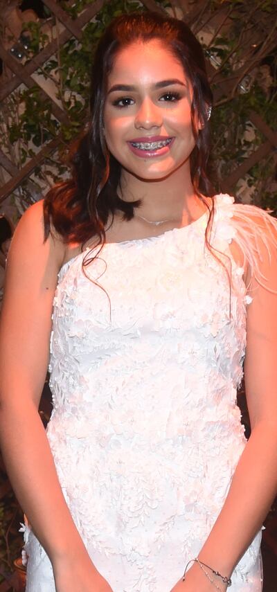 La quinceañera es del colegio Santa Clara.