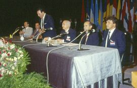el-presidente-andres-rodriguez-de-pie-minutos-despues-de-dar-apertura-a-la-convencion-nacional-constituyente--200447000000-1614901.jpg
