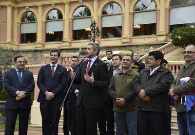 Mario Abdo recibe a productores de banana en el palacio de López.