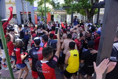 Los hinchas sueñan con ver a su equipo campeón y como anticipo ensayan sus cánticos de aliento.