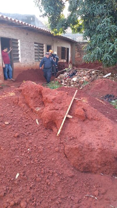 Un hombre casi fallece sepultado en un pozo, buscando presuntamente "plata yvyguy".