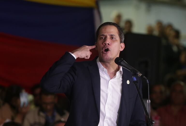 Venezuelan opposition leader and self-proclaimed acting president Juan Guaido speaks to supporters during a rally at Bolivar Plaza in Caracas, on February 11, 2020. - Guaido returned to Venezuela after a 23-day international tour to revitalize pressure on President Nicolas Maduro, his press team announced. (Photo by CRISTIAN HERNANDEZ / AFP)