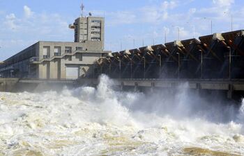 la-instalacion-de-tres-turbinas-mas-en-la-central-hidroelectrica-de-yacyreta-esta-supeditada-a-las-negociaciones--210500000000-1141945.jpg