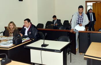 scar-sosa-meira-ingresa-a-la-sala-de-juicio-minutos-antes-de-truncar-su-juzgamiento-con-una-nueva-recusacion-a-la-izq-la-fiscala-liliana-zayas--182146000000-1580454.jpg