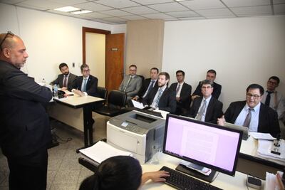 Los siete abogados de Ronaldinho y su hermano, como también los fiscales Osmar Legal y Marcelo Pecci, ante el juez Gustavo Amarilla.