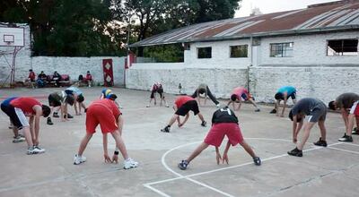 Así lucía anteriormente el campo abierto de básquetbol del Club Ciudad Nueva, donde los chicos entrenaban.