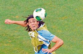 edinson-cavani-26-anos-delantero-de-la-seleccion-uruguaya-y-del-napoli-de-italia-afp-233153000000-568866.jpg