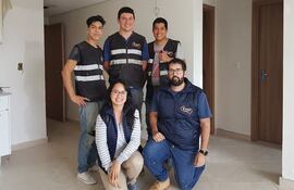 parte-del-equipo-que-conforma-trend-muebles-y-que-estuvo-trabajando-en-la-obra-de-palmaroga-hotel--220507000000-1837404.jpg