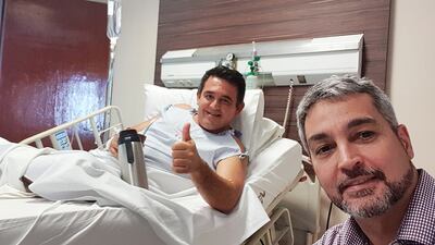 El sábado 1 de febrero el presidente Mario Abdo visitó en el sanatorio al ministro Eduardo Petta luego de la cirugía de corazón a la que fue sometido.