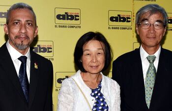 celso-rios-yumi-ueda-y-el-embajador-del-japon-yoshihisa-ueda--204107000000-1534149.jpg