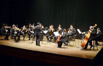 la-orquesta-de-camara-municipal-de-asuncion-ocma-sera-dirigida-por-miguel-ngel-echeverria-y-actuara-junto-con-la-compania-lirica-anduti--201427000000-1778261.jpg