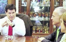 horacio-cartes-junto-a-german-rojas-de-su-equipo-de-transicion-un-grupo-dara-seguimiento-a-las-ultimas-licitaciones-del-gobierno-de-franco--201206000000-571439.jpg