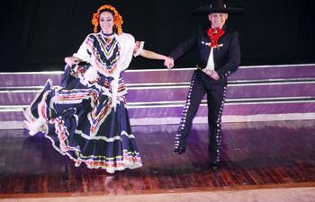 mbenitez-tblanco-ciudad-del-este-de-nuestra-redaccion-regional-talentosos-artistas-extranjeros-desplegaron-la-danza-de-las-diversas-culturas-de-p-213347000000-1138294.jpg