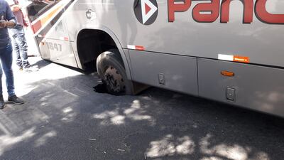 Así quedó atrapada la unidad en la zona del Mercado 4.