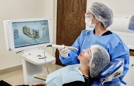 Los odontólogos no pueden trabajar desde el inicio de la pandemia, debido a que son un grupo de riesgo.