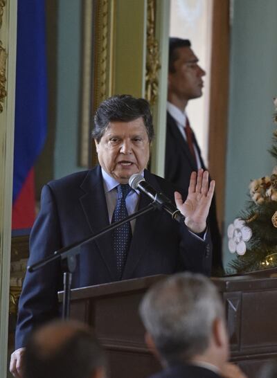 El ministro del Interior, Euclides Acevedo (c) presentó ayer su informe de gestión en Palacio.