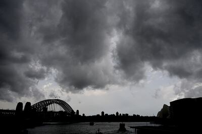 Las nubes se agrupan sobre la bahía de Sidney, en Australia. Una enorme tormenta se desató sobre la costa este de ese país.