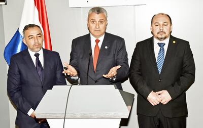 Emilio Fúster (izq.), Juan E. Villamayor y Julio Fernández, ayer en Palacio de López.
