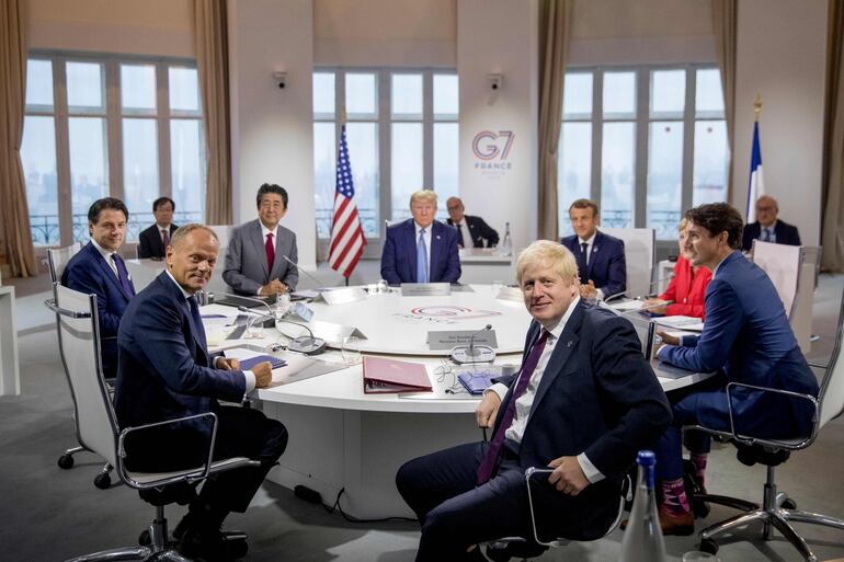 Los líderes del G7 durante una reunión este domingo.