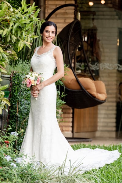 Rocío  lució un elegante vestido de novias que fue traído de los Estados Unidos.