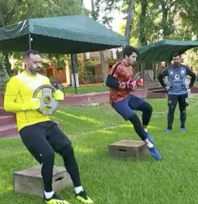 Diego Barreto (izq.), intensifica las tareas para mantenerse bien a la espera de un club que quiera contar con sus servicios.