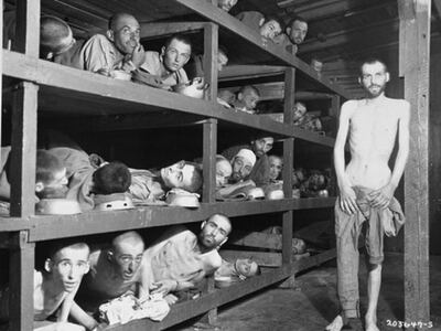 Escena  en un campo de concentración nazi, donde el hambre, la enfermedad y todo tipo de sufrimiento era la constante.