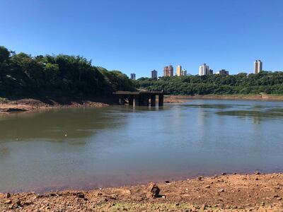 A este sector de la costa paraguaya del río Paraná llegaron los sobrevivientes del accidente fluvial (Imagen de Archivo).