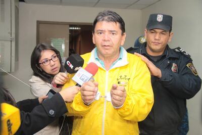 Arístides Morales, presidente del A.P.T.A., esposado tras la audiencia de imposición de medidas.