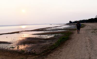 El lago tiene actualmente apenas dos metros de profundidad en toda su extensión y está colmatado de sedimentos.