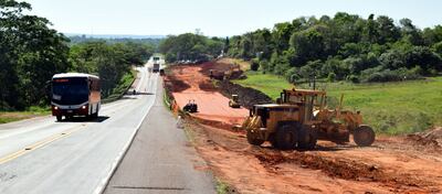 Máquinas trabajando en el tramo entre Coronel Oviedo y San José de los Arroyos.