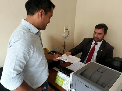 El intendente Roque Godoy cuando presentó su denuncia en mesa de entrada de la Fiscalía.