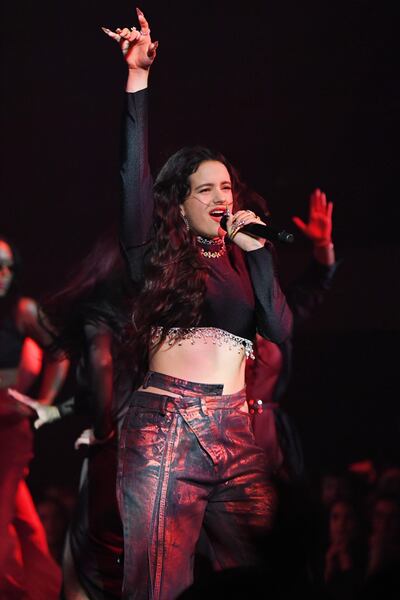 La cantante española Rosalía será una de las artistas invitadas a subir al escenario de la gala de los  Latin Grammy.