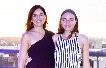 andrea-frigerio-y-su-hija-josefina-bocchino-conversaron-con-abc-en-la-terraza-del-hotel-aloft--200421000000-1655855.jpg
