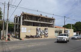 edificio-dominica-en-molas-lopez-apracons-valora-proyecto-que-regula-horarios-en-obras-pero-advierte-sobre-falencias--194830000000-1115173.jpg