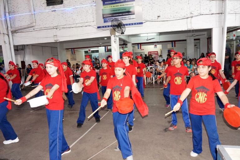 Los chicos de Nihon Gakko participando de las actividades.