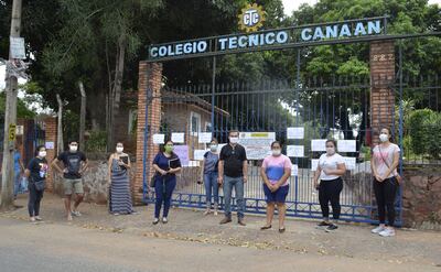 Los padres del colegio privado Canaán, de Ñemby, protestaron ayer frente a la institución exigiendo descuentos en las cuotas.