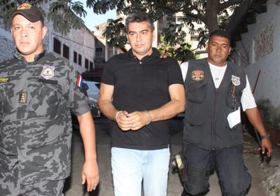 Esposado y bajo fuerte custodia, trasladan a Richard Acosta.