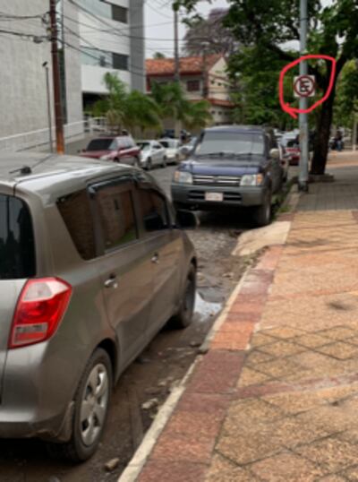Prohibido estacionar.