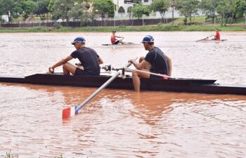 con-mas-de-150-participantes-se-desarrollo-el-sabado-pasado-en-aguas-del-lago-de-la-republica-de-ciudad-del-este-una-fecha-del-certamen-de-regata--212557000000-1404864.jpg