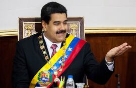 el-presidente-nicolas-maduro-aumento-la-tension-al-reclamar-una-parte-del-mar-caribe-disputada-tambien-por-guyana-efe-211307000000-1348893.jpg