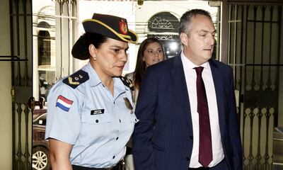 El embajador uruguayo Federico Perazza ingresa a la Cancillería, donde se le comunicó ayer el malestar del Gobierno paraguayo.