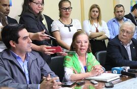 los-diputados-ramon-duarte-fg-olga-ferreira-independiente-y-el-senador-adolfo-ferreiro-ap--222753000000-1507528.jpg